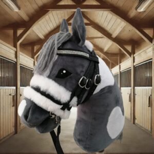 Hobby Horse Trense aus Kunstleder mit weißem Fell – S
