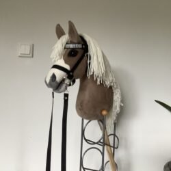 Hobby Horse mit Trense und Zügel